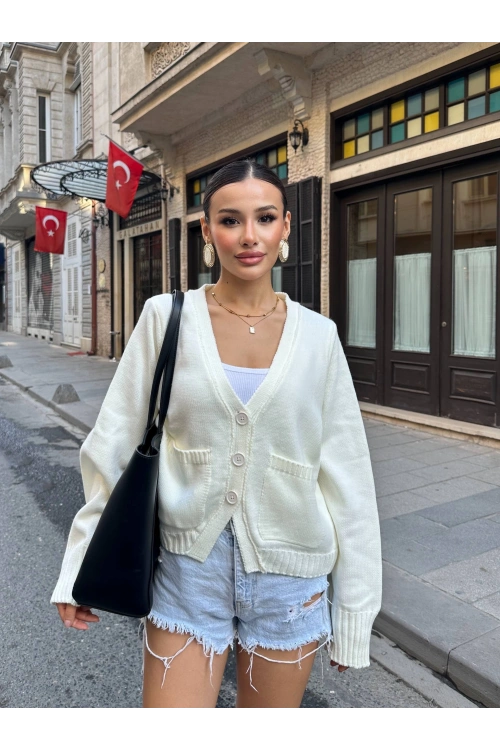 Kadın Ekru Düğmeli Cepli Premium Örgü Triko Hırka