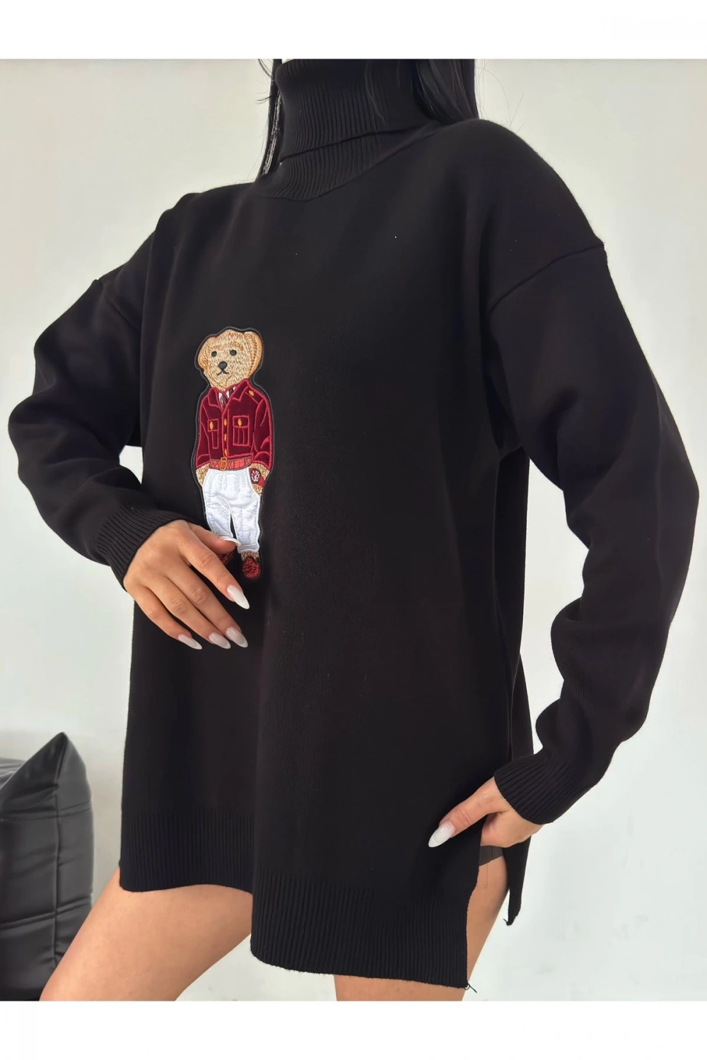 Kadın Siyah Oversize Ayıcıklı Oversize Balıkçı Yaka Triko Kazak