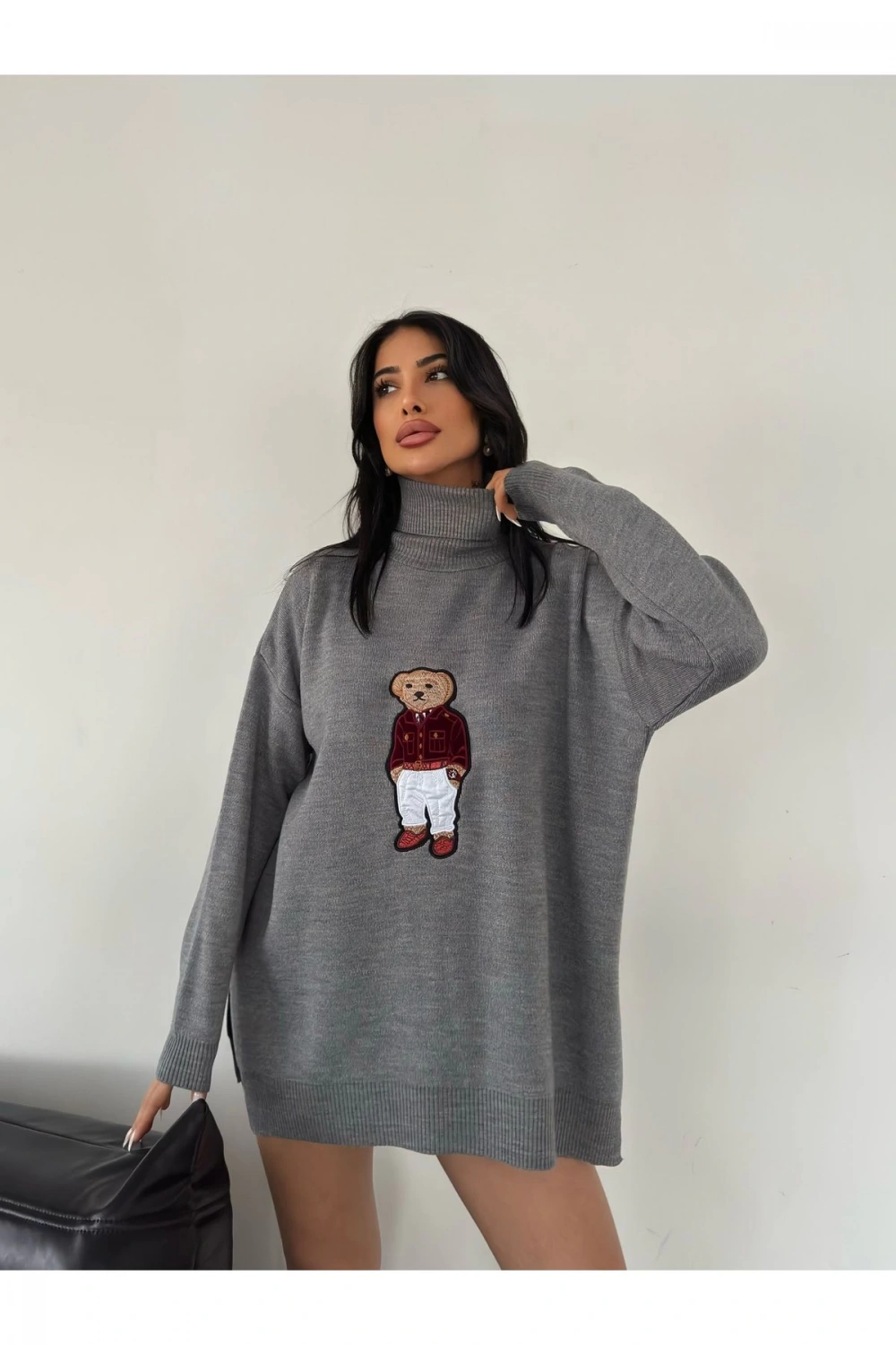 Kadın Gri Oversize Ayıcıklı Oversize Balıkçı Yaka Triko Kazak