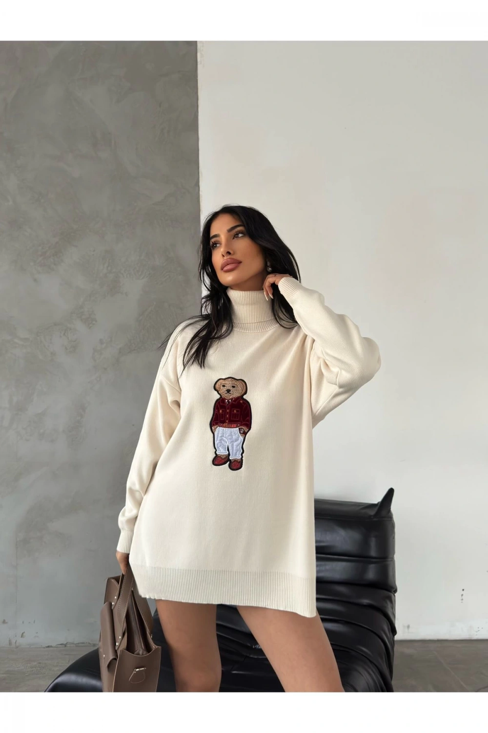 Kadın Ekru Oversize Ayıcıklı Oversize Balıkçı Yaka Triko Kazak