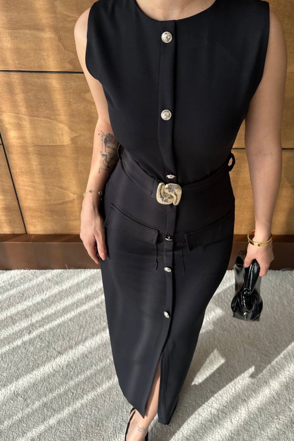 Kadın Siyah Şık Kemer Detaylı Kolsuz Slim Midi Boy elbise