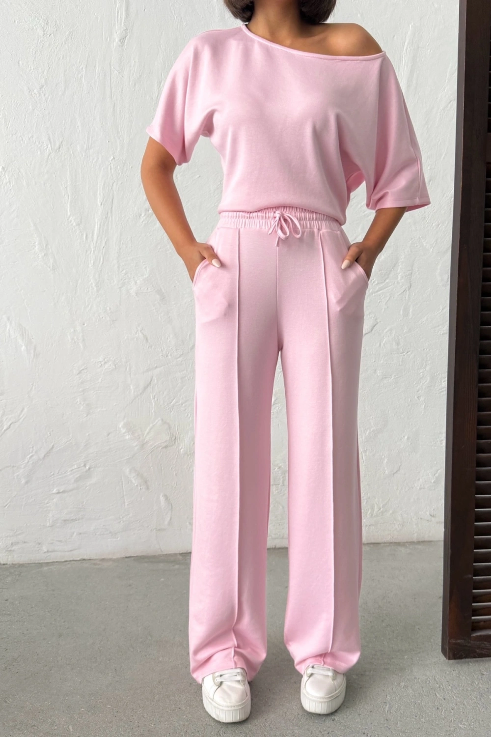 Kadın Şeker Pembe Yumuşacık Yarasa Kol Bluzlu Beli Bağcıklı Geniş Paça İkili Takım