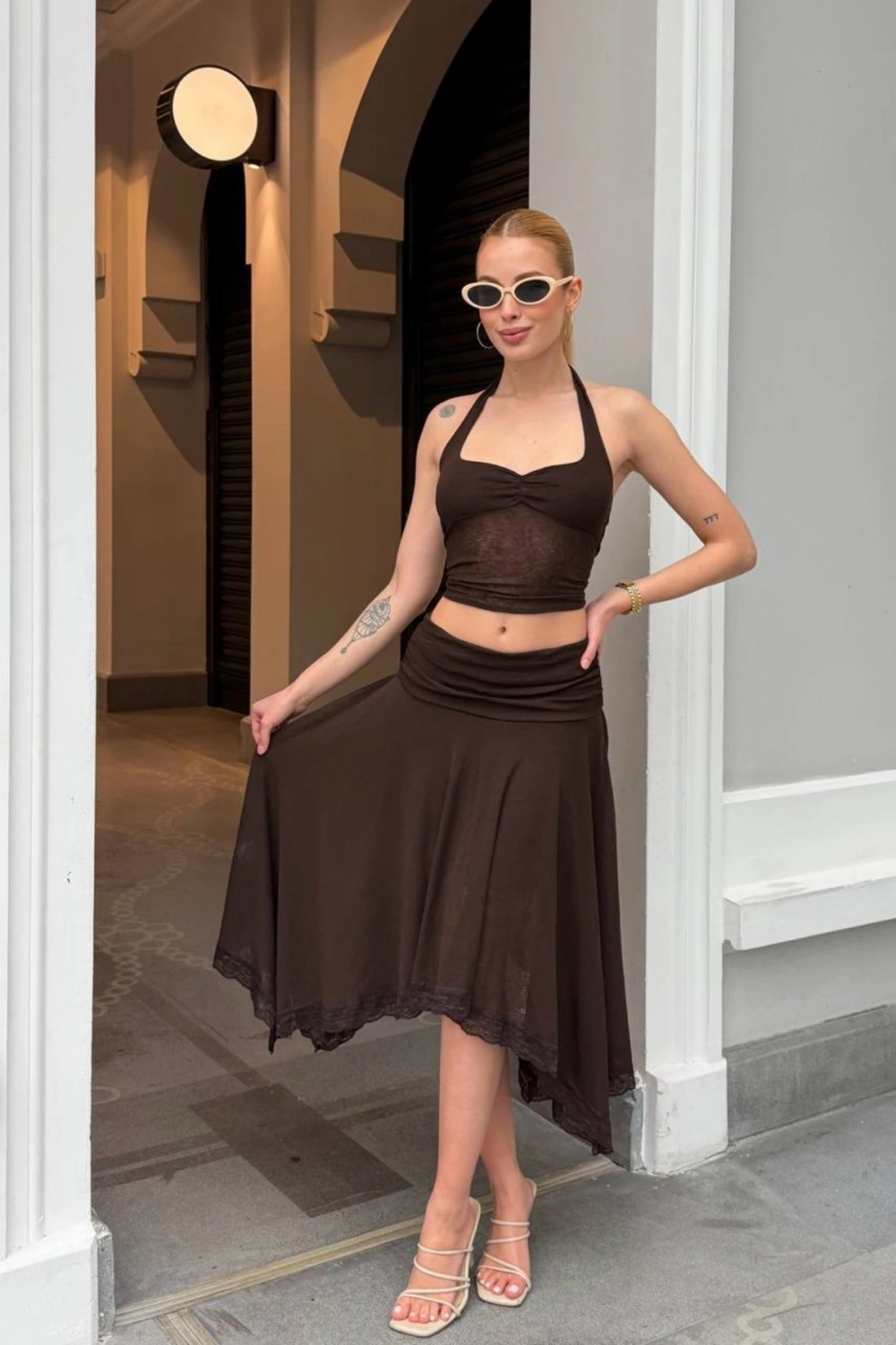 Kadın Kahverengi Halter Yaka Crop Bluz Astarlı Etek İkili Takım