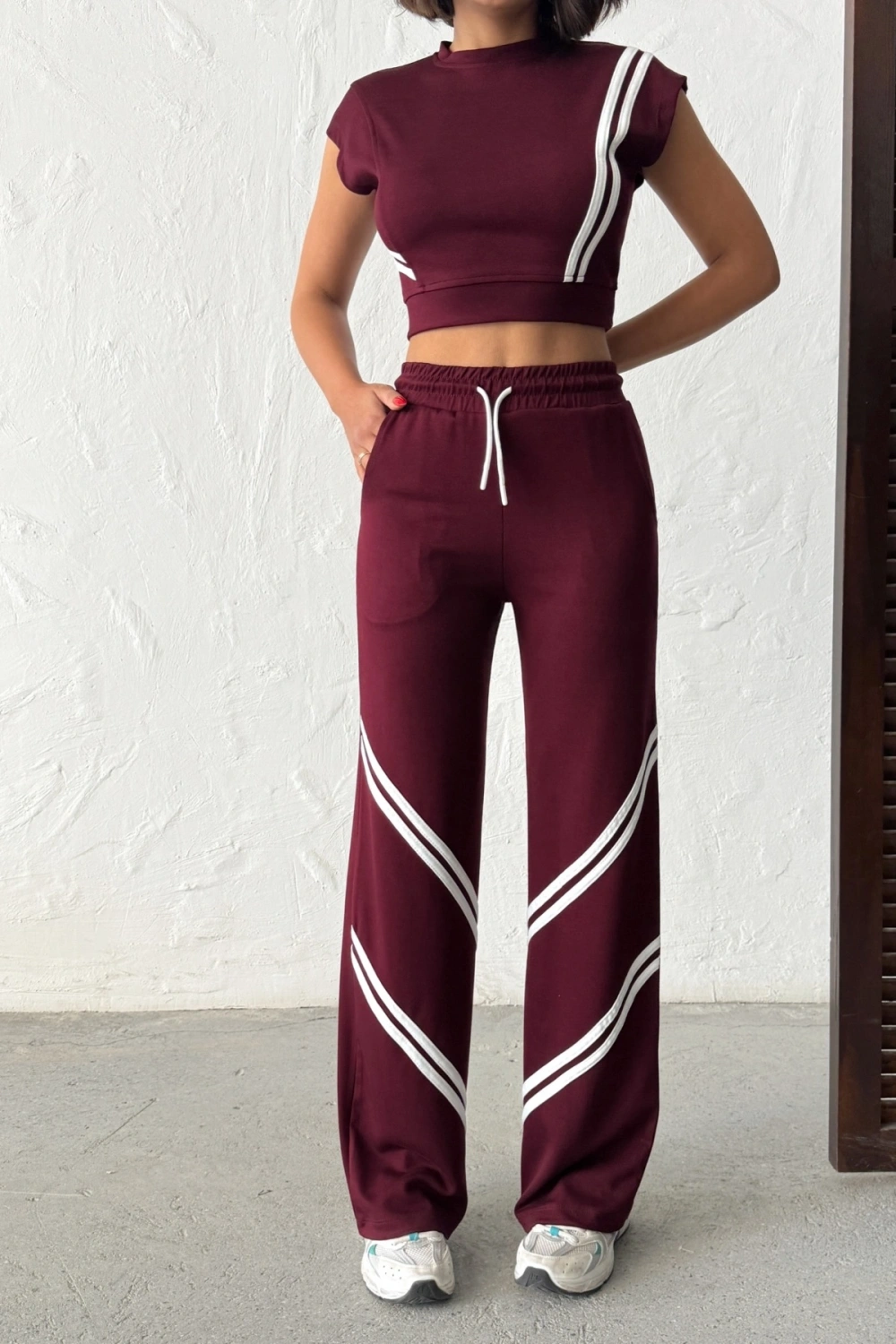 Kadın Kahverengi Şerit Detaylı Crop Bluz Yüksek Bel Bol Paça Pantolon Alt Üst İkili Takım