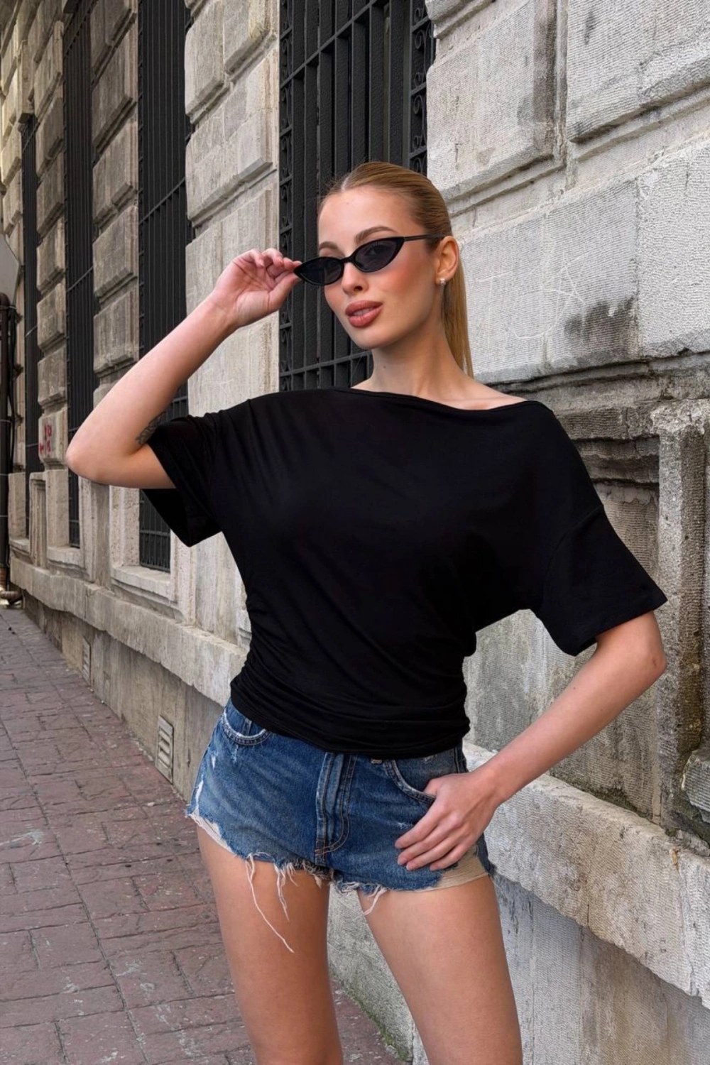 Kadın Siyah Kayık Madonna Yaka Likralı Lüx Kalite Şık Esnek Bluz
