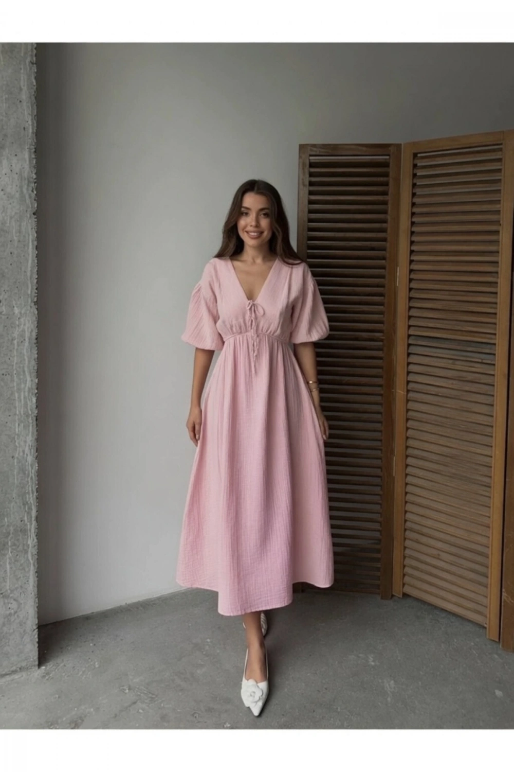Kadın V Yaka Pembe Müslin Kumaş Kısa Kol Elbise