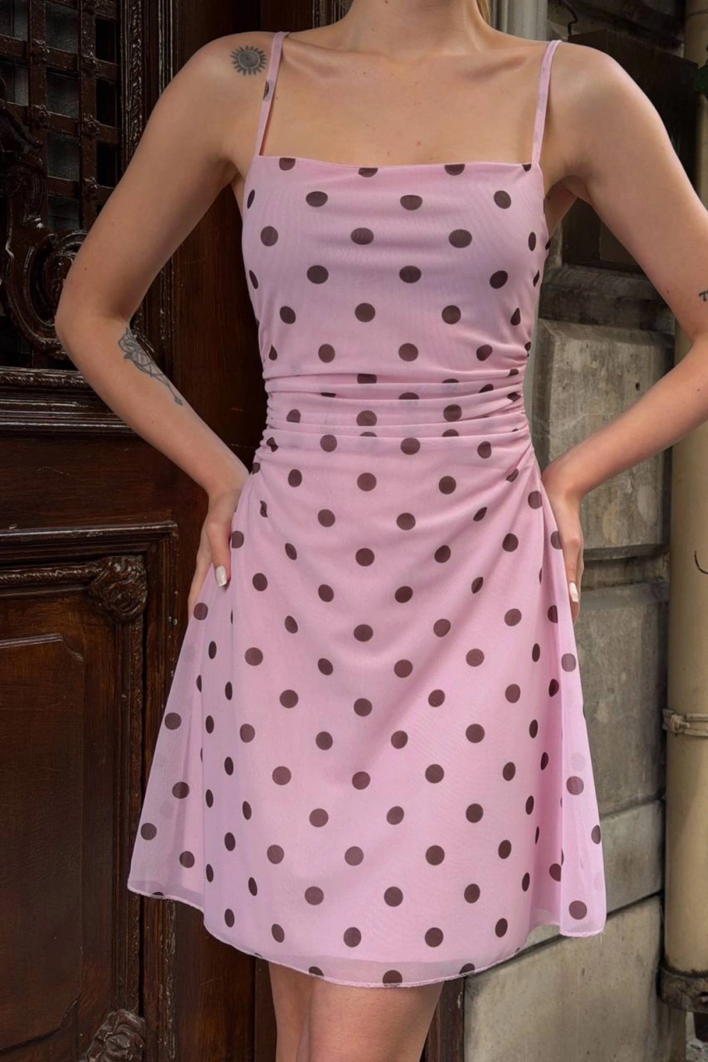 Kadın Pembe Puantiyeli Beli Büzgülü İnce Askılı Astarlı Mini Tül Elbise