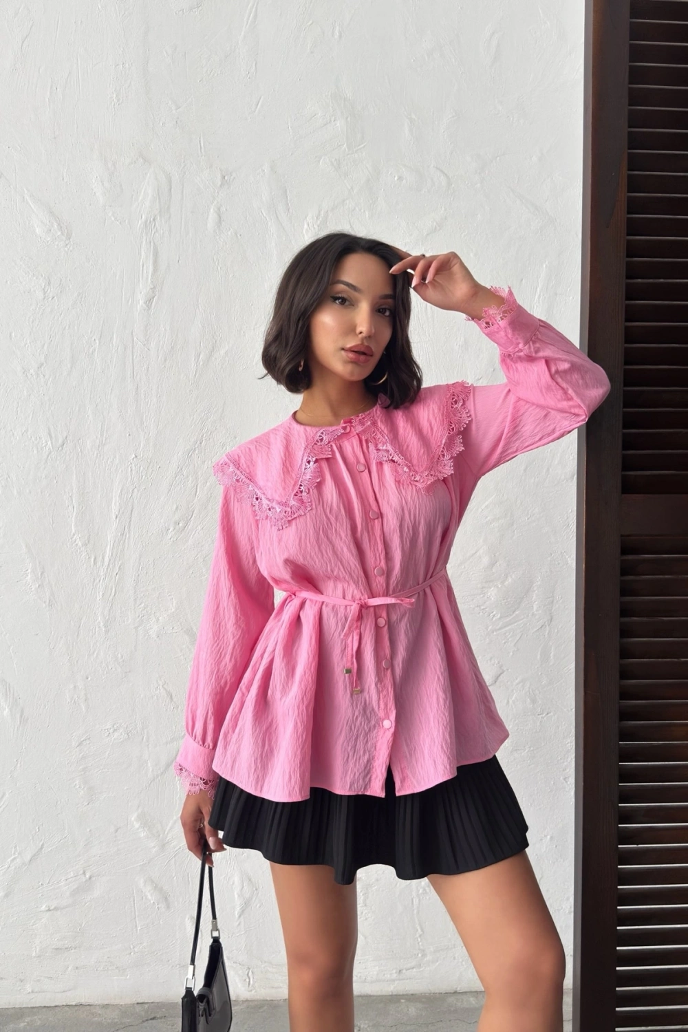 Kadın Pembe Vintage Bebe Yaka Dantelli Kuşaklı Yazlık Uzun Kol Gömlek Tunik