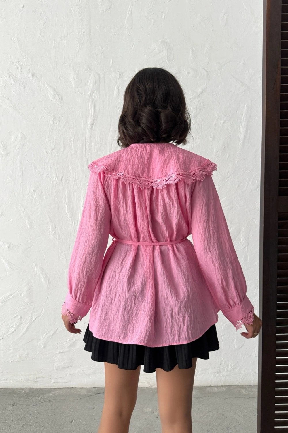 Kadın Pembe Vintage Bebe Yaka Dantelli Kuşaklı Yazlık Uzun Kol Gömlek Tunik