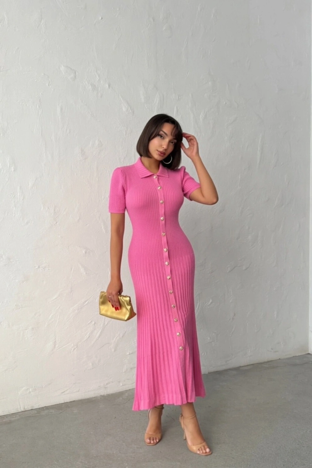 Kadın Pembe Düğmeli Yazlık Kumaş Kısa Kol Polo Yaka Uzun Triko Elbise