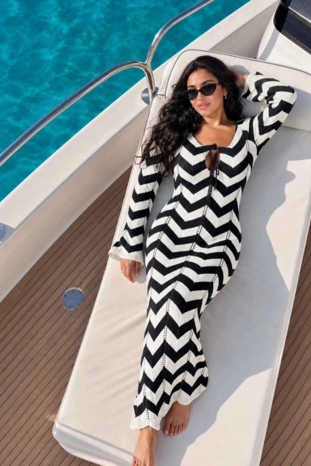 Kadın Siyah Zigzag Desenli Beyaz Şık Yazlık Uzun Plaj Tatil Elbisesi