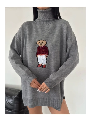 Kadın Gri Oversize Ayıcıklı Oversize Balıkçı Yaka Triko Kazak