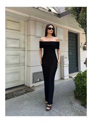 Kadın Siyah Kabartma Detaylı Omuzu Açık Madonna Yaka Uzun Elbise