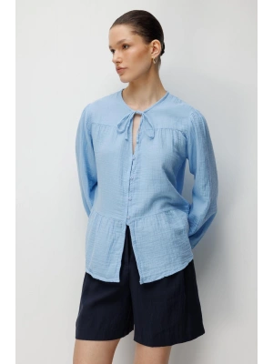 Kadın Bebe Mavisi Müslin Kumaş Yakası Bağcıklı Önü Düğmeli Volanlı Gömlek Bluz