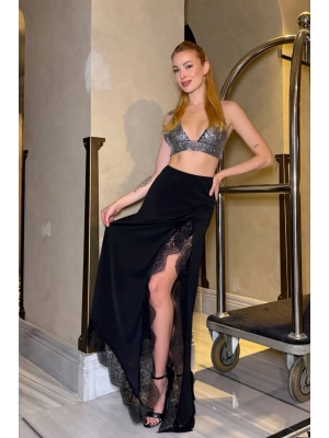 Kadın Siyah Dantel Detaylı Yırtmaçlı Yüksek Bel Uzun Etek