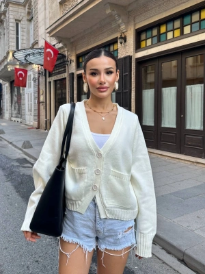 Kadın Ekru Düğmeli Cepli Premium Örgü Triko Hırka