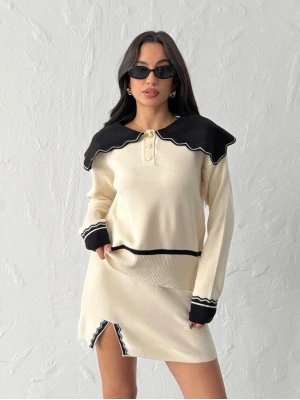 Kadın Ekru Yaka Ve Yırtmaç detaylı Bluz Mini Etek Alt Üst İkili Triko takım