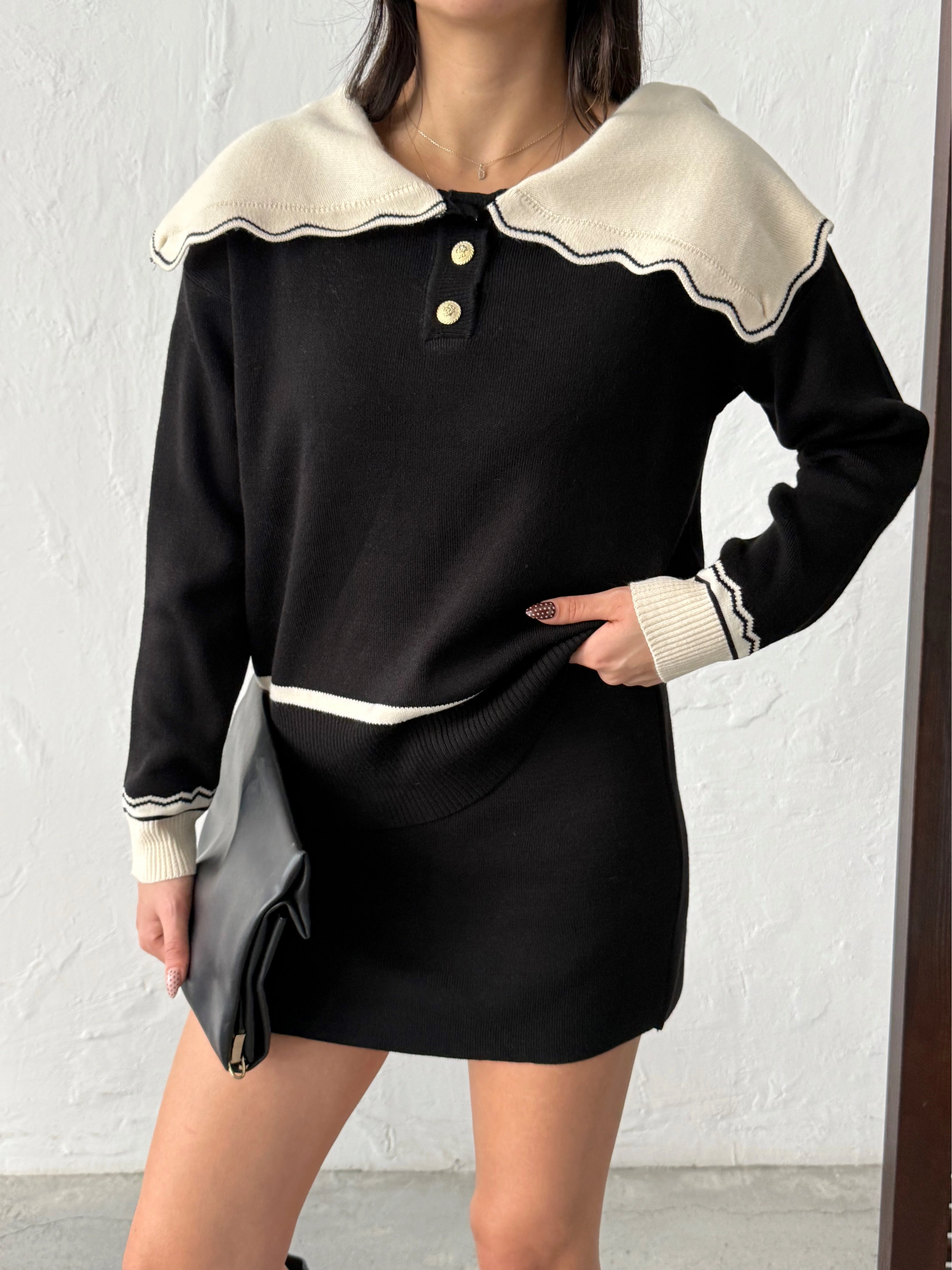 Kadın Siyah Yaka Ve Yırtmaç detaylı Bluz Mini Etek Alt Üst İkili Triko takım