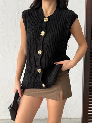 Kadın Siyah Kalın Örgü Gold Düğmeli Kolsuz Triko Yelek