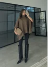 Pelerin Dik Yaka Kahve Triko