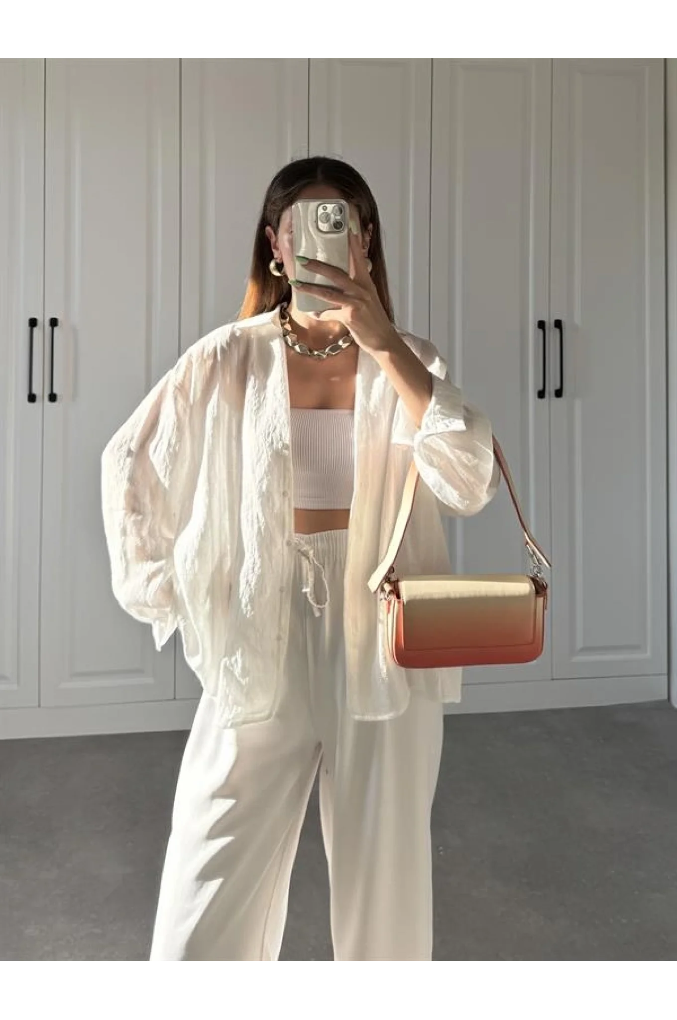Line V Yaka Oversize Beyaz Gömlek