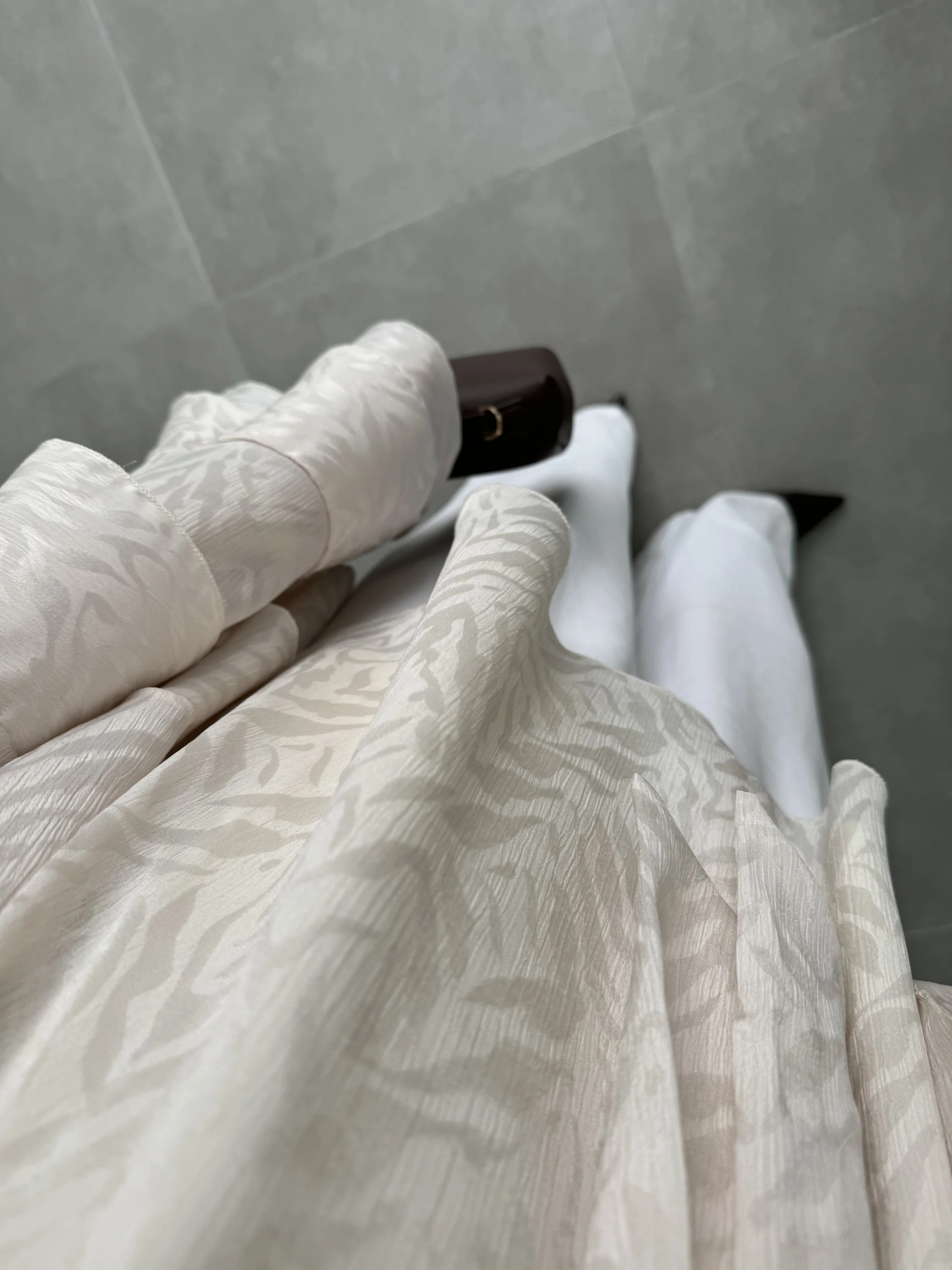 İthal Kumaş Astarlı Fırfırlı Taş Bluz
