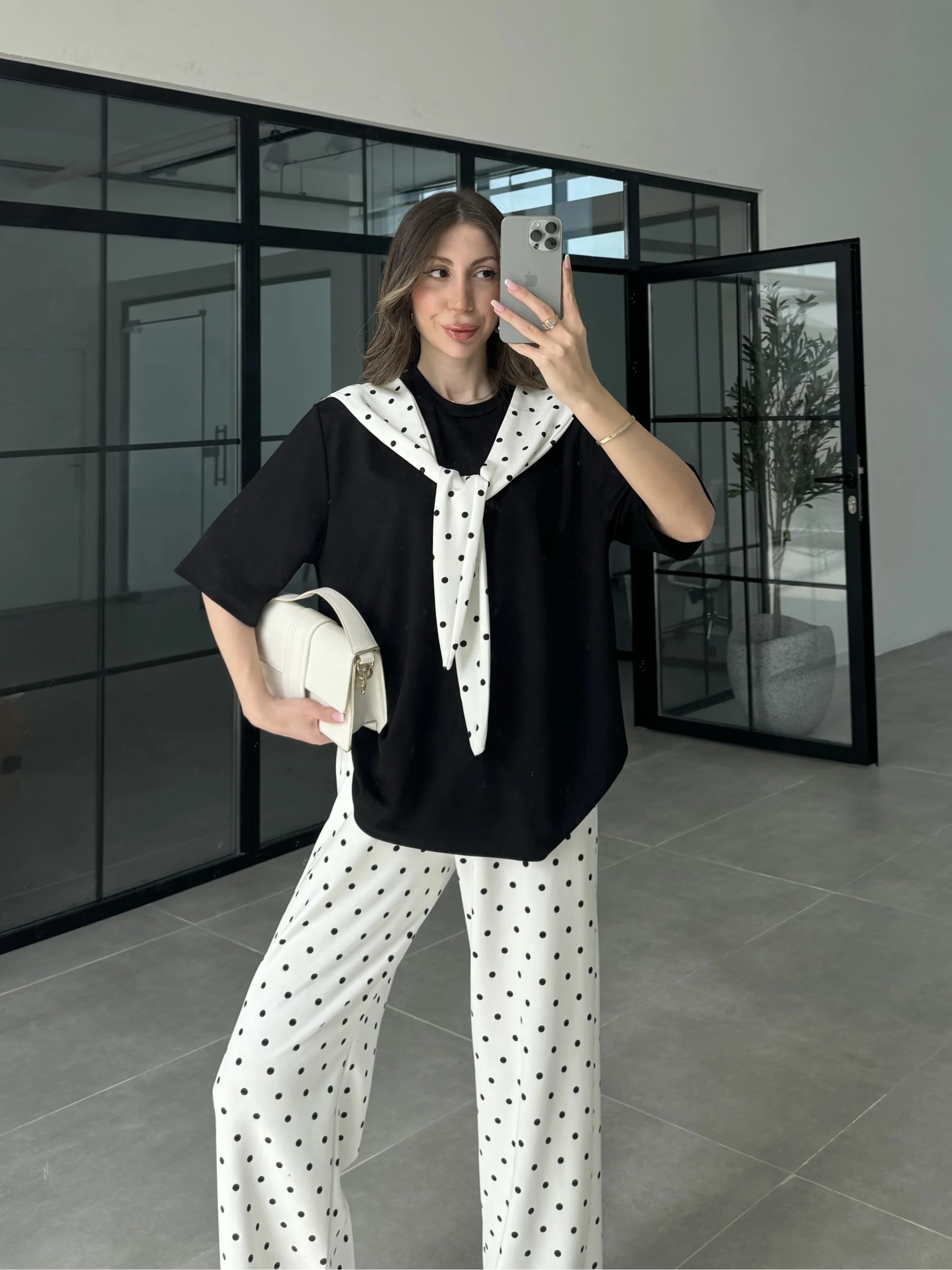 Ekru Puantiye Fular Detaylı Takım