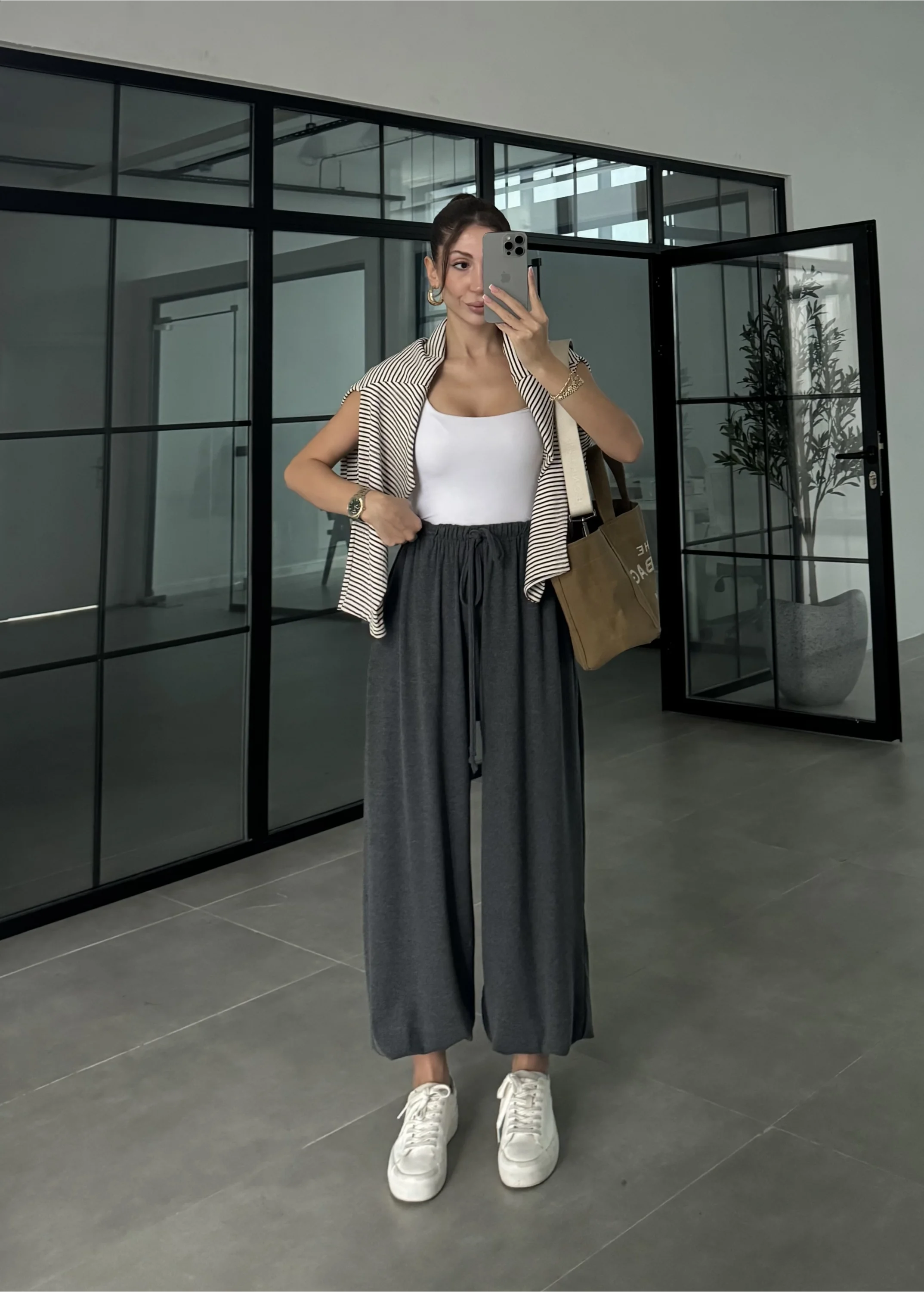 Antrasit Paça Lastikli Basic Eşofman Altı