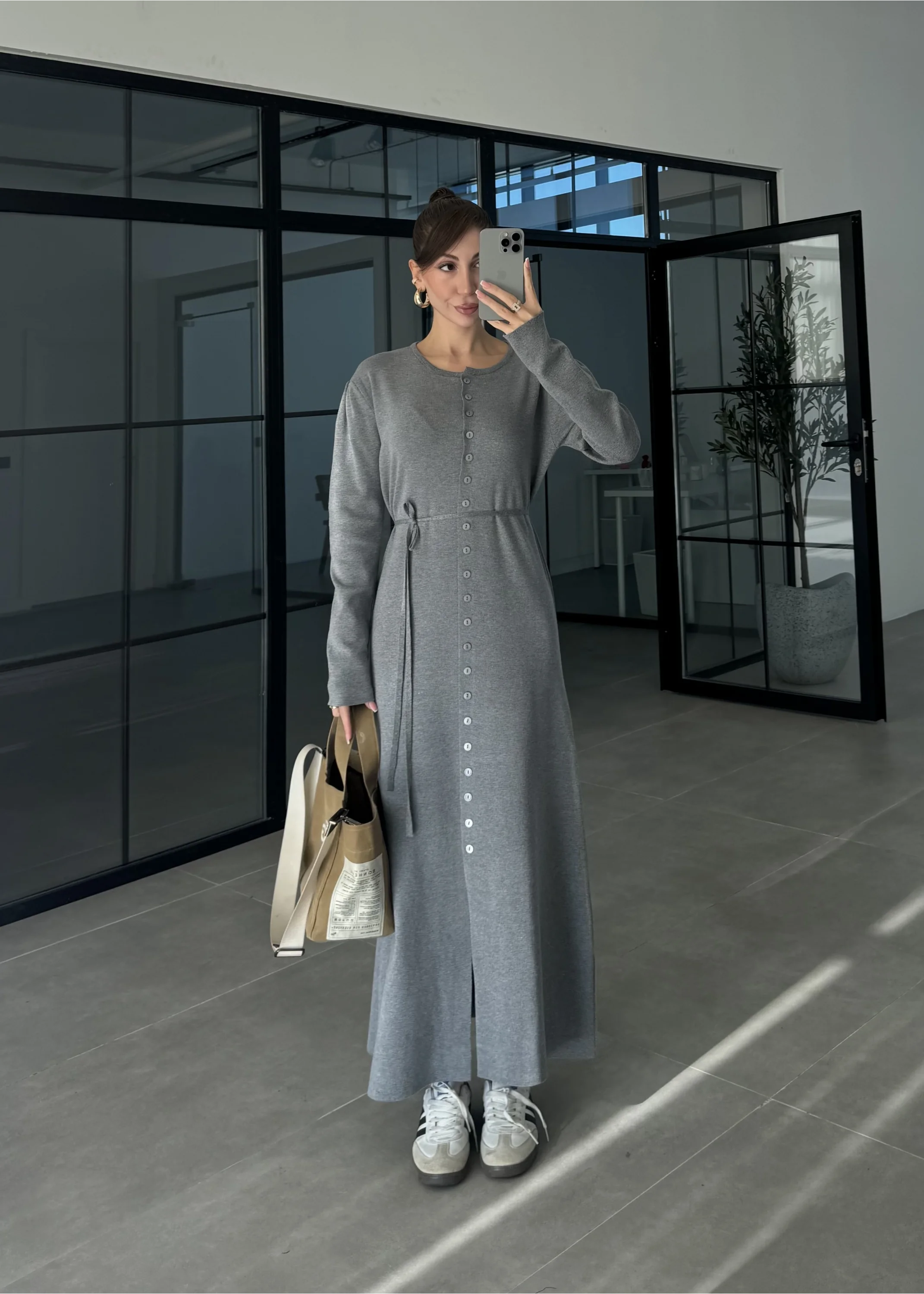 Gömlek Model Kuşaklı Gri Triko Elbise