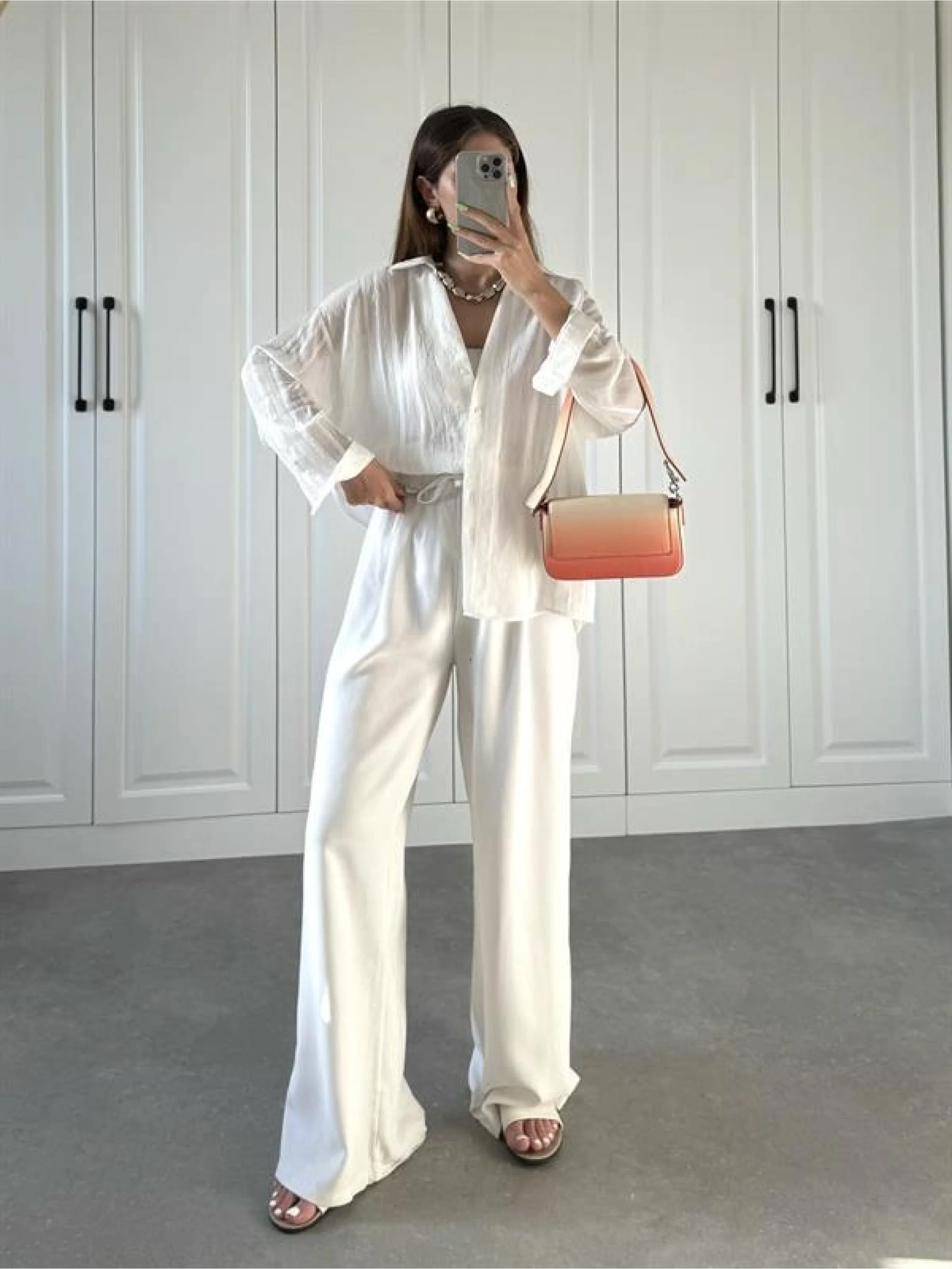 Line V Yaka Oversize Beyaz Gömlek