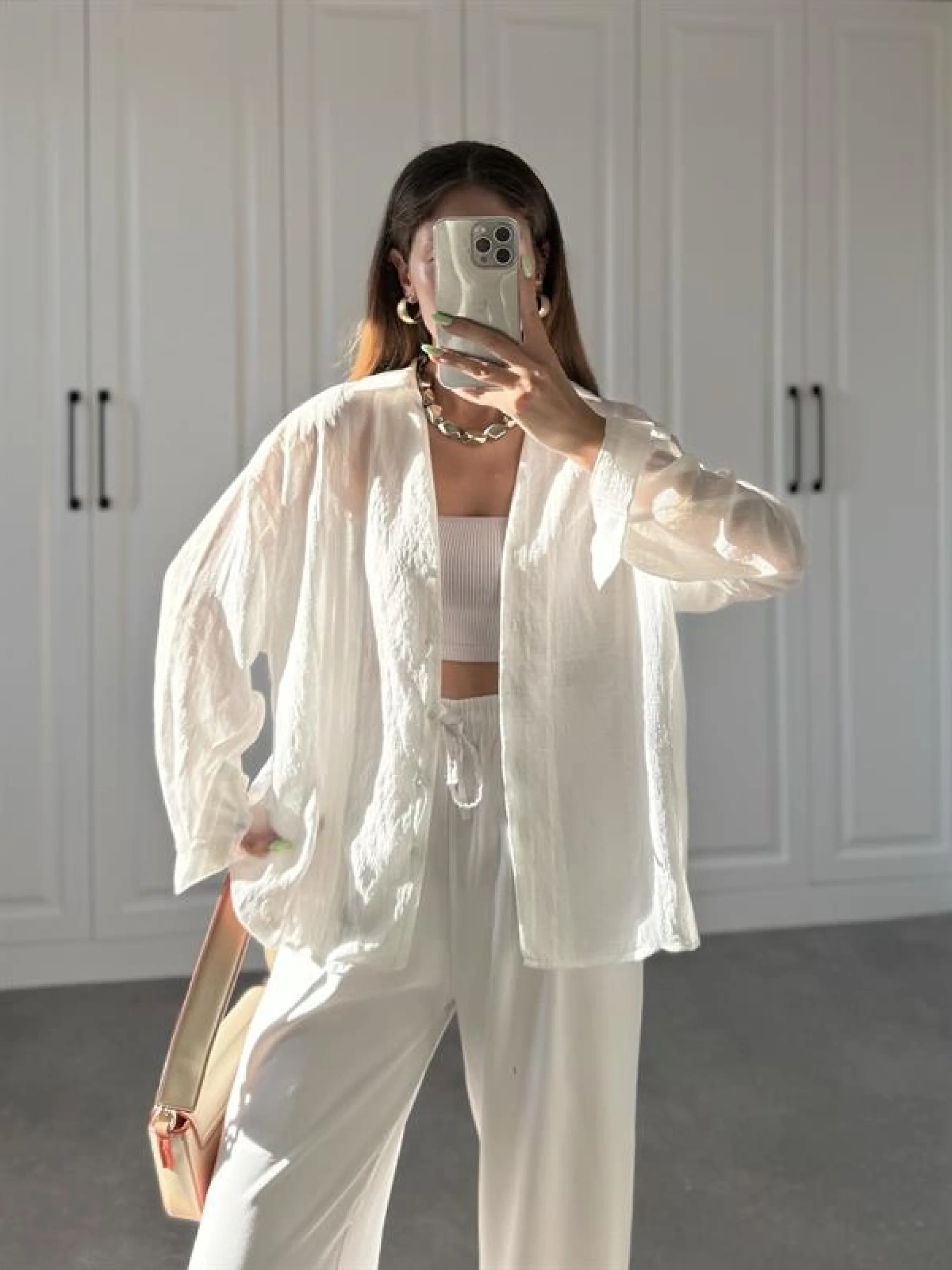 Line V Yaka Oversize Beyaz Gömlek