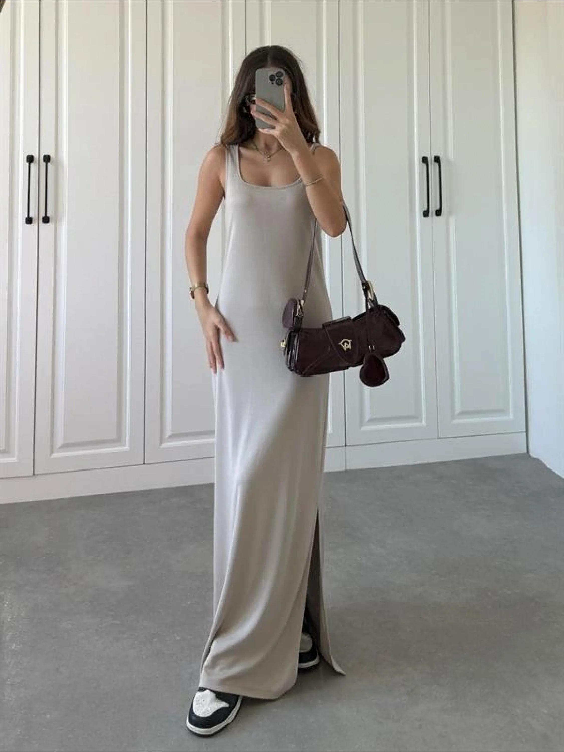 Oysh Kumaş Basic Yırtmaçlı Vizon Uzun Elbise