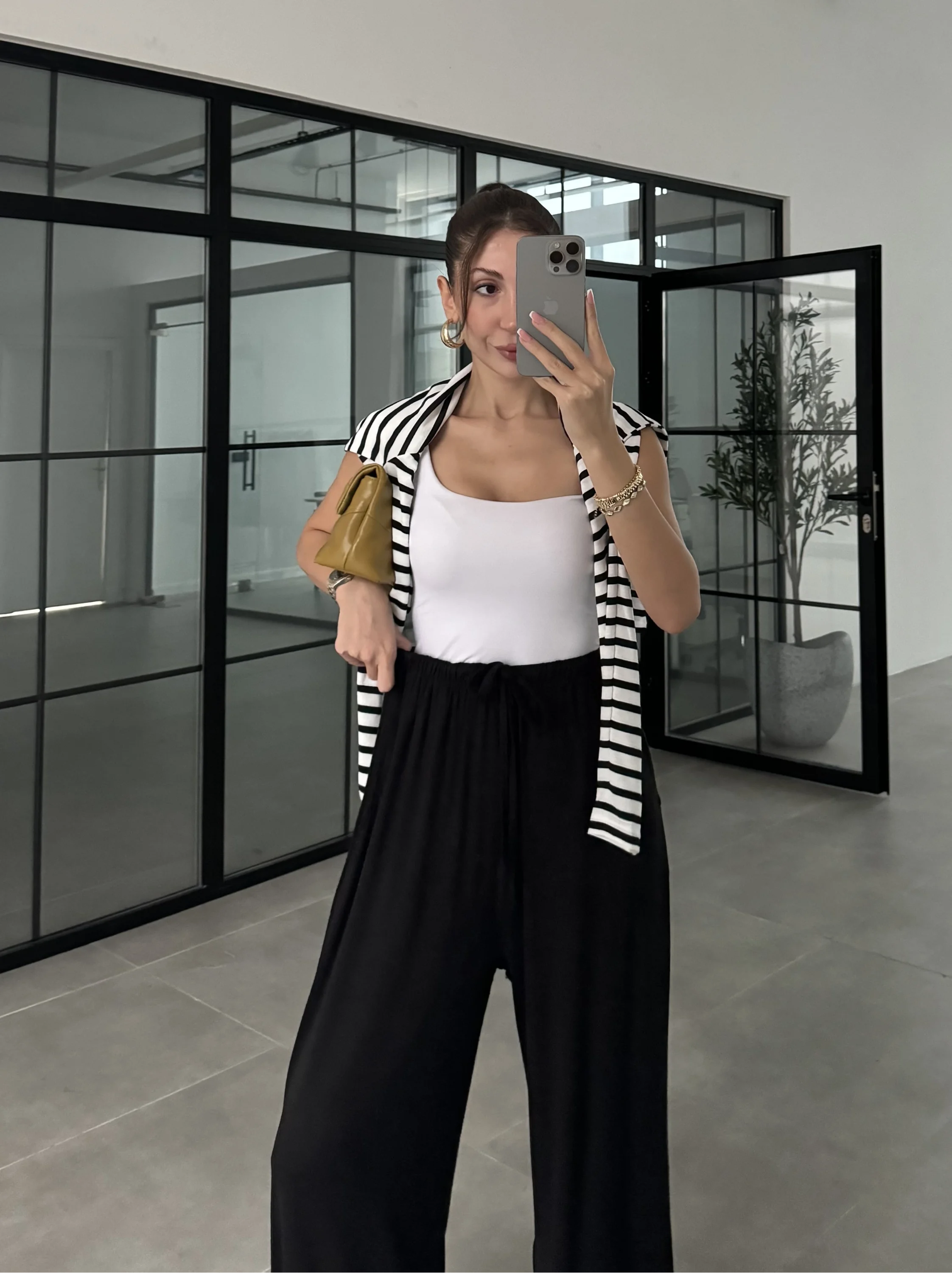 Siyah Paça Lastikli Basic Eşofman Altı