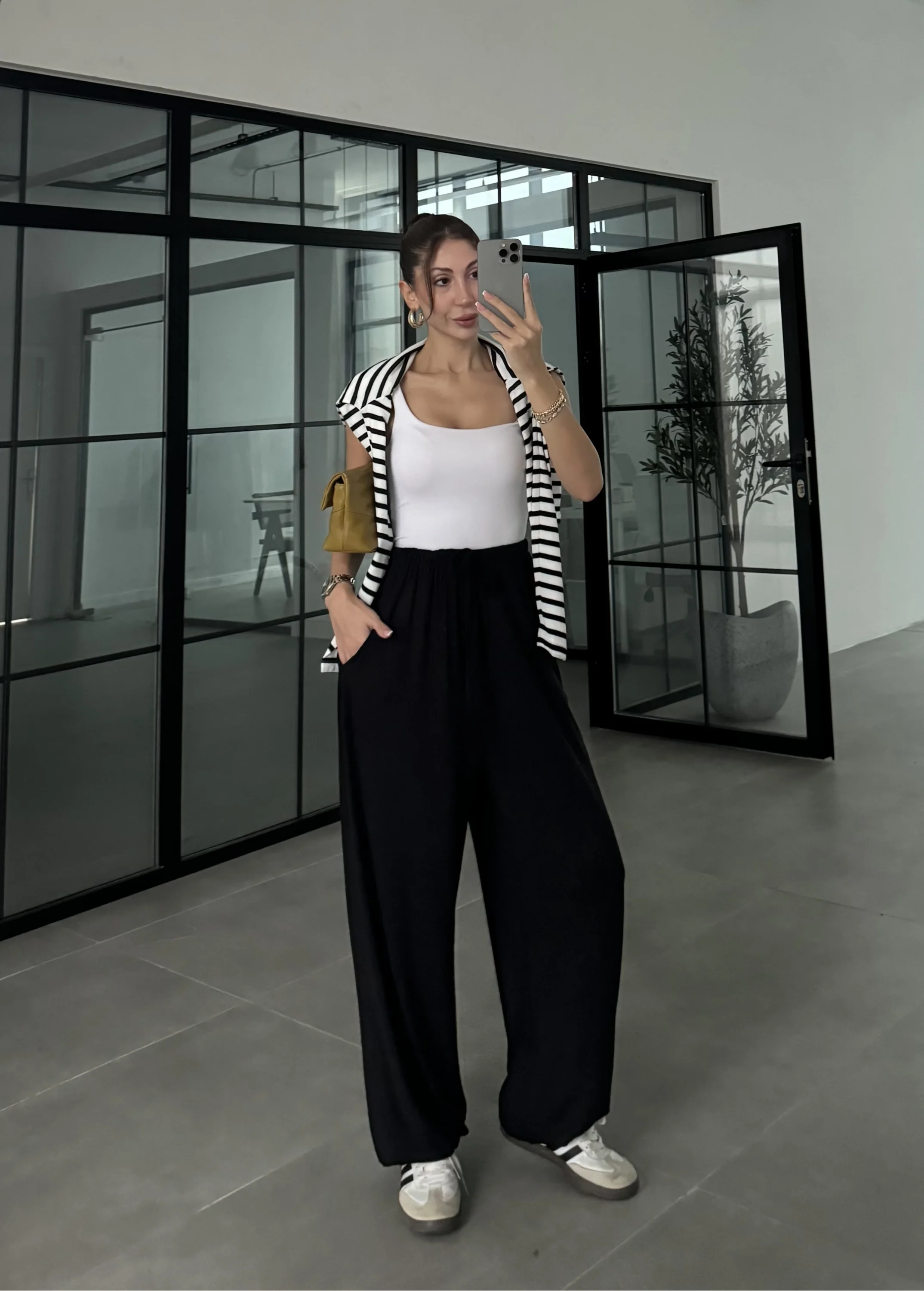 Siyah Paça Lastikli Basic Eşofman Altı