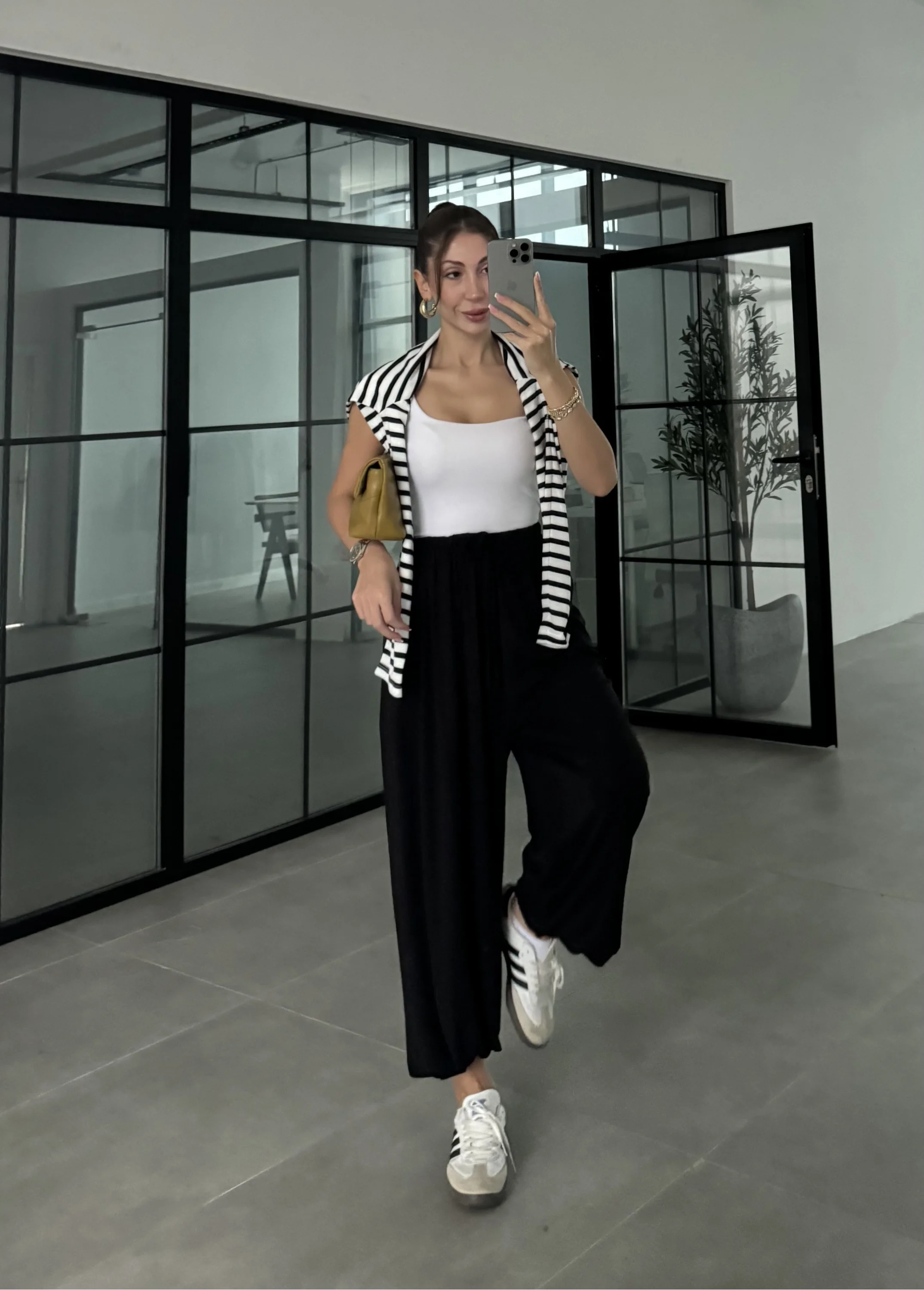 Siyah Paça Lastikli Basic Eşofman Altı