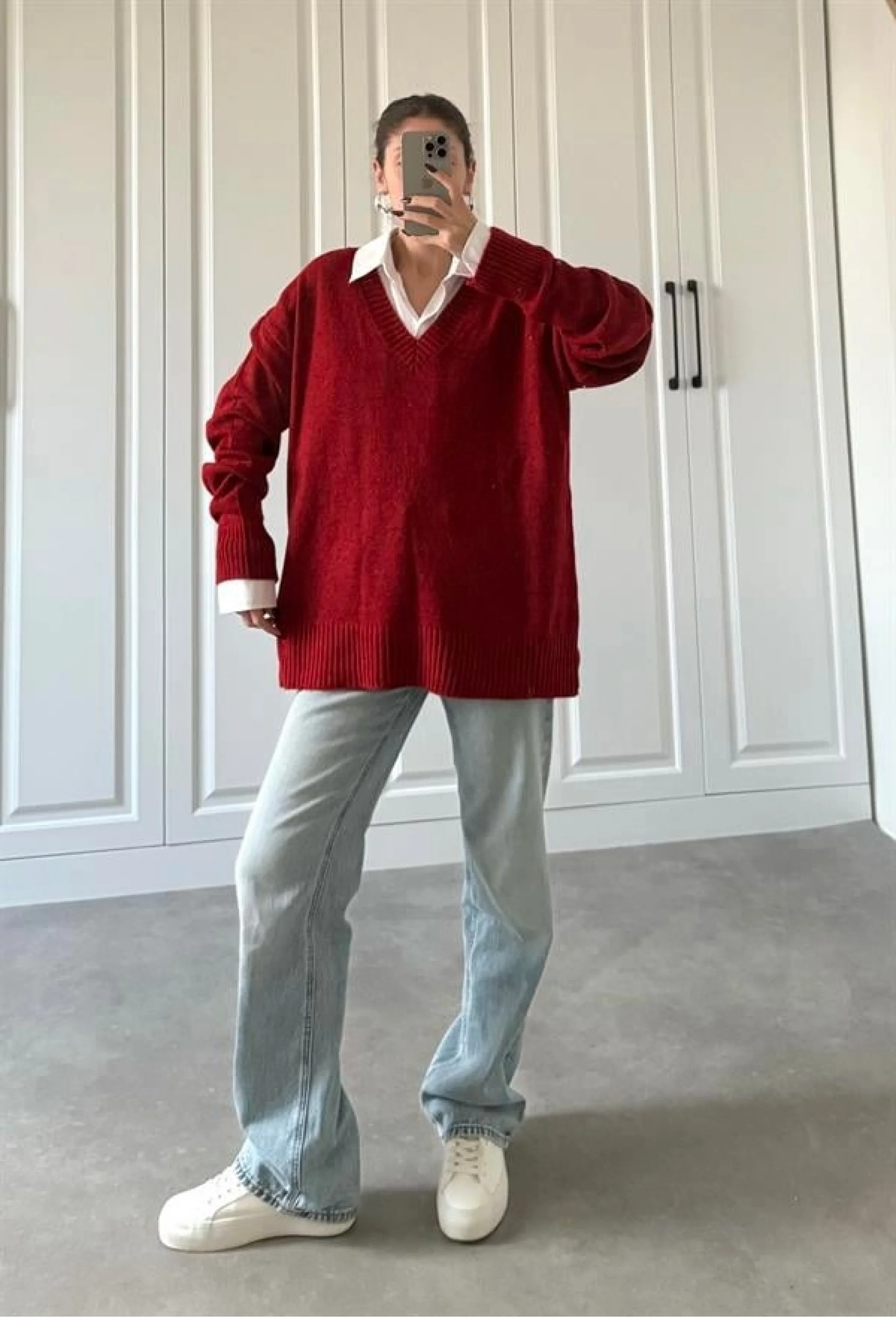 V Yaka Oversize Kırmızı Triko Kazak
