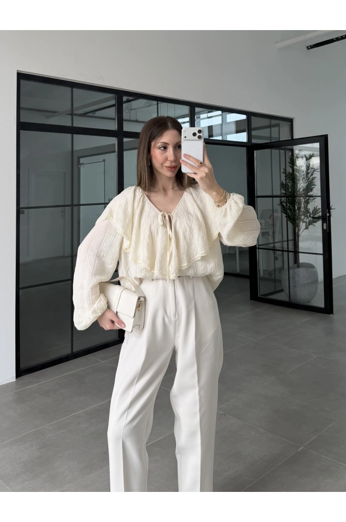 Pelerin Yaka Dantel İşlemeli Ekru Gömlek