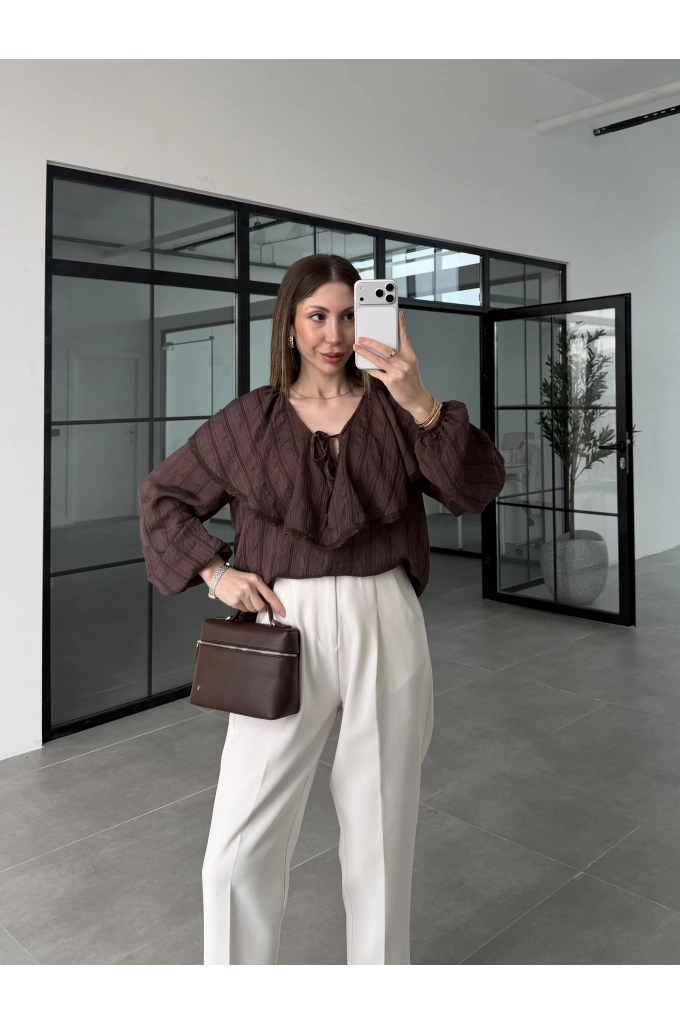 Pelerin Yaka Dantel İşlemeli Kahve Gömlek