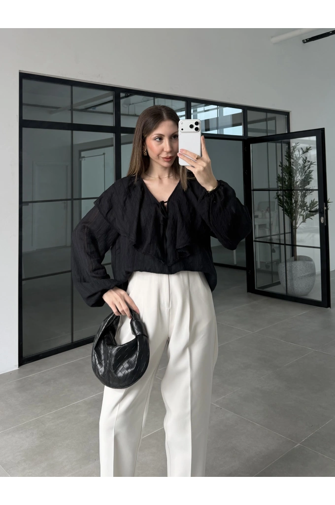 Pelerin Yaka Dantel İşlemeli Siyah Gömlek