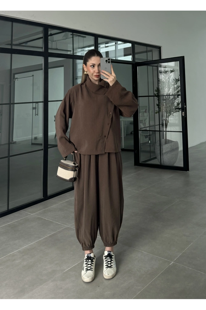 Dik Yaka Kare Desenli Tensel Kahve Şalvar Takım