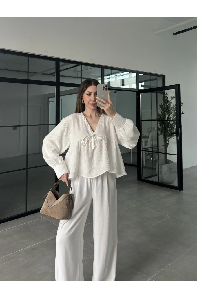 Müslin Kumaş Önü Bağcıklı Beyaz Bluz