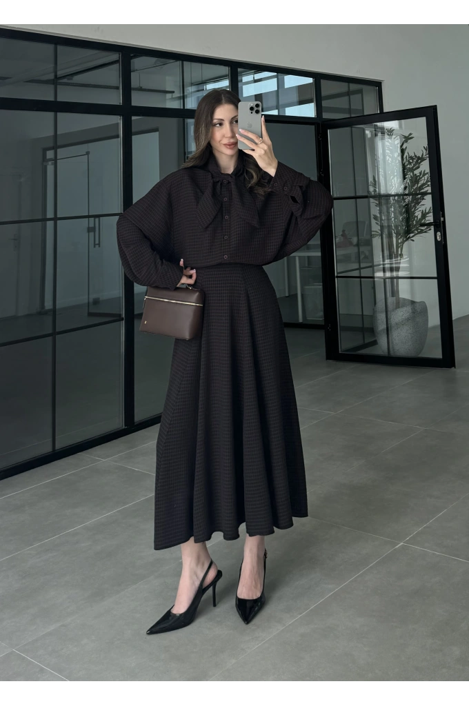 Ekose Fularlı Kahve Siyah Gömlek Takım