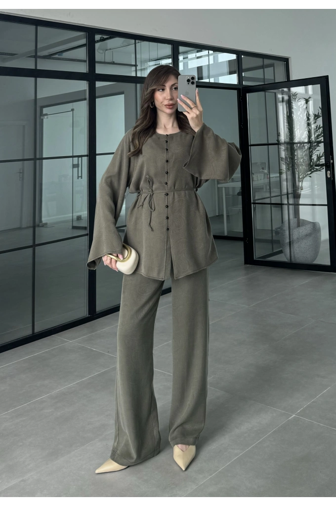 İthal Kumaş Düğme Detaylı Haki Kuşaklı Takım