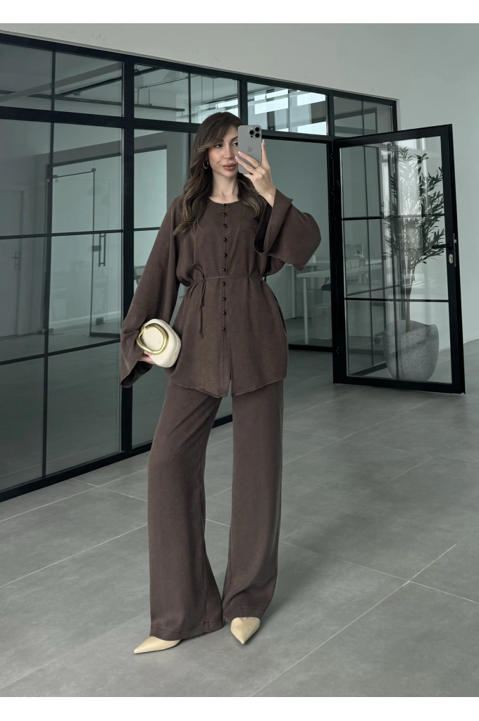 İthal Kumaş Düğme Detaylı Kahve Kuşaklı Takım