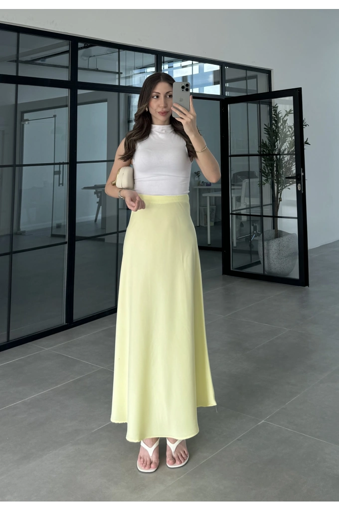 Beli Lastikli Maxi Sarı Saten Etek