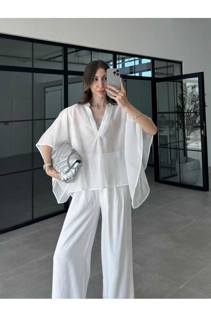 Boncuk Detaylı Beyaz Pelerin Bluz