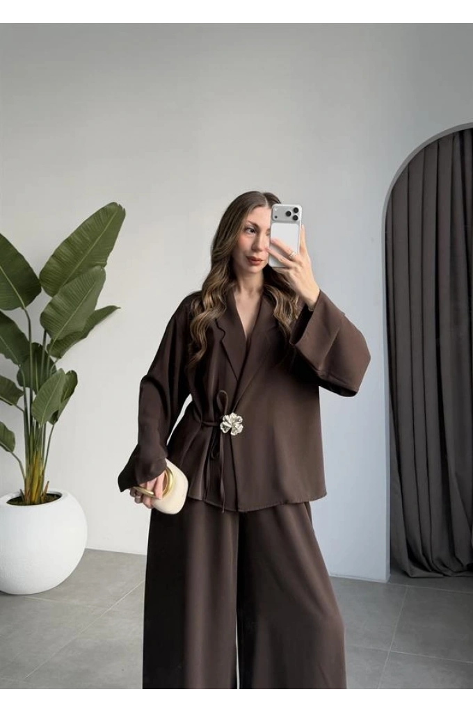 Çıkarılabilir Yonca Detaylı Kahve Takım