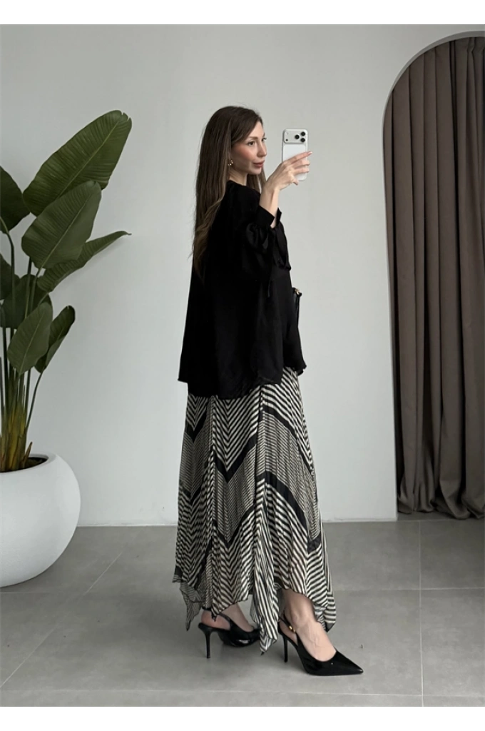 Çizgili Asimetrik Siyah Şifon Etek