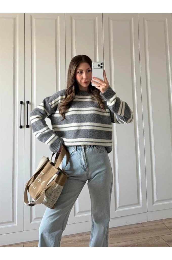 Çizgili Oversize Gri Yün Kazak