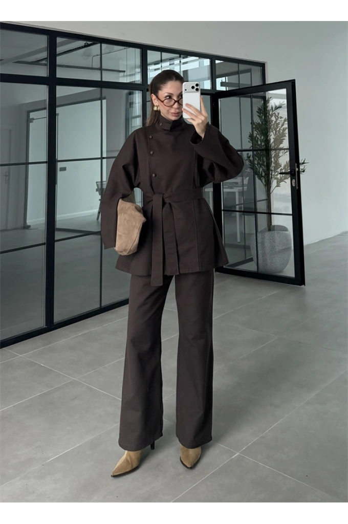 Dik Yaka Kuşaklı Kahve Denim Takım